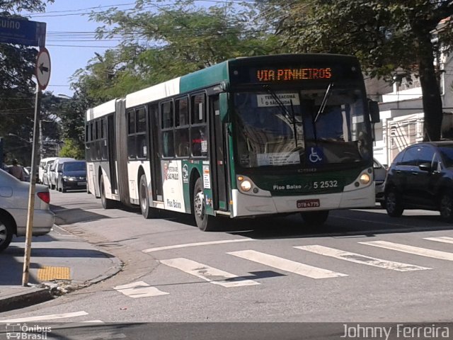 Via Sul Transportes Urbanos 5 2532 na cidade de São Paulo, São Paulo, Brasil, por Johnny Ferreira. Número da foto: #2005221.