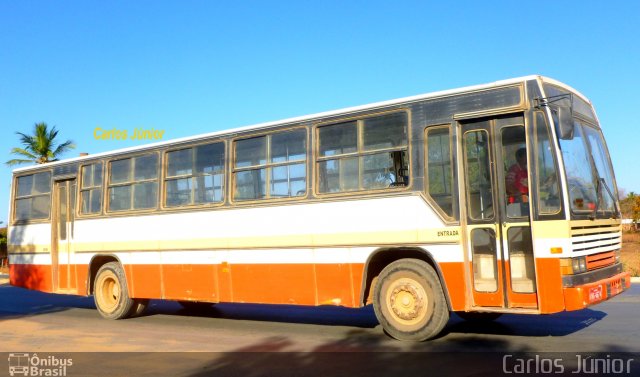 Ônibus Particulares KNG4674 na cidade de Palmas de Monte Alto, Bahia, Brasil, por Carlos Júnior. ID da foto: 2007532.