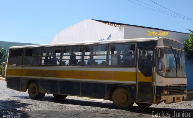 Ônibus Particulares KCA1956 na cidade de Santa Maria da Vitória, Bahia, Brasil, por Carlos Júnior. ID da foto: 2007543.