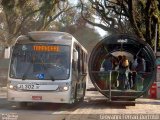 Expresso Azul JL302 na cidade de Curitiba, Paraná, Brasil, por Giovanni Ferrari Bertoldi. Número da foto: #:id.
