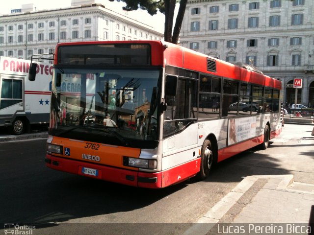 ATAC - Azienda Tramvie e Autobus del Comune di Roma 3762 na cidade de Rome, Rome Capital, Lazio, Itália, por Lucas Pereira Bicca. Número da foto: #1976852.