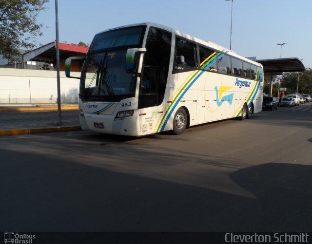 Transporte Argenta - Argentur 952 na cidade de Santa Maria, Rio Grande do Sul, Brasil, por Cleverton Schmitt. ID da foto: 2041678.