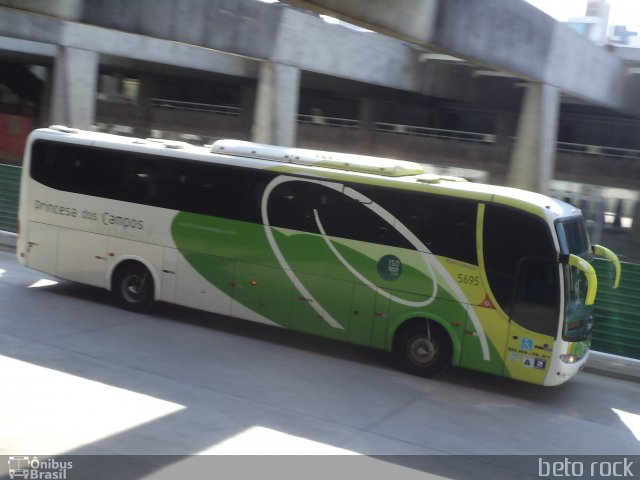 Expresso Princesa dos Campos 5695 na cidade de Curitiba, Paraná, Brasil, por Alberto Selinke. Número da foto: #2044181.