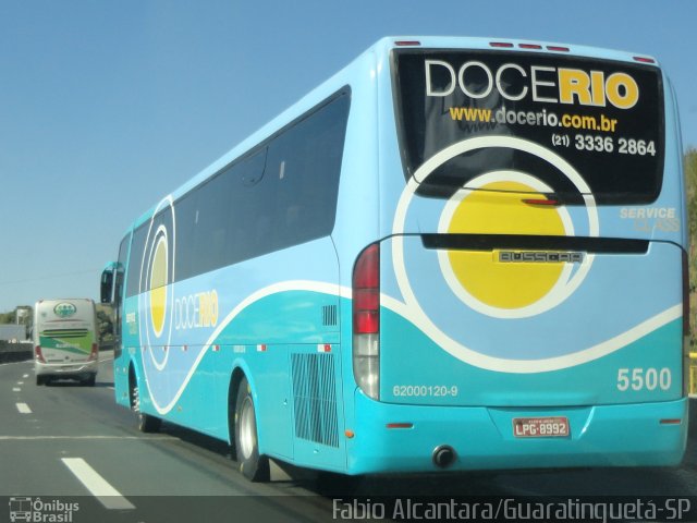 Doce Rio Fretamento e Turismo 5500 na cidade de Guaratinguetá, São Paulo, Brasil, por Fabio Alcantara. Número da foto: #2045877.