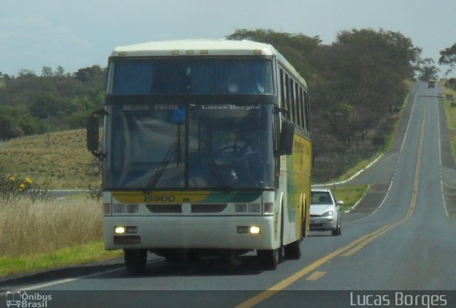 Empresa Gontijo de Transportes 15900 na cidade de Delta, Minas Gerais, Brasil, por Lucas Borges . ID da foto: 2052794.