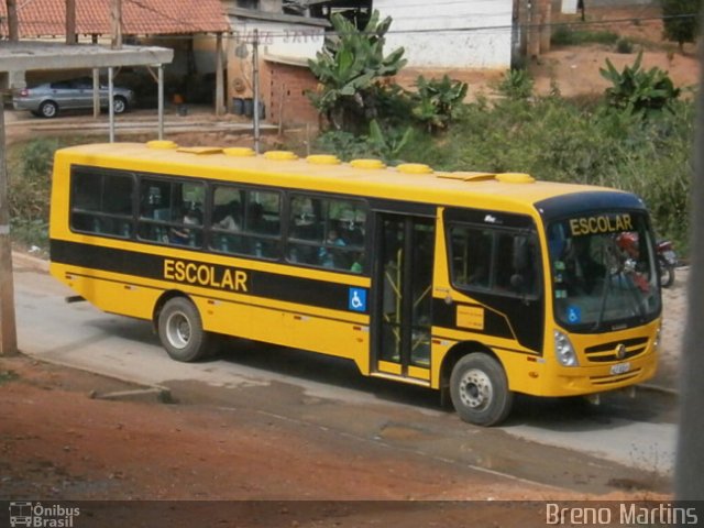 Escolares HLF8337 na cidade de Capelinha, Minas Gerais, Brasil, por Breno Martins. Número da foto: #2053582.