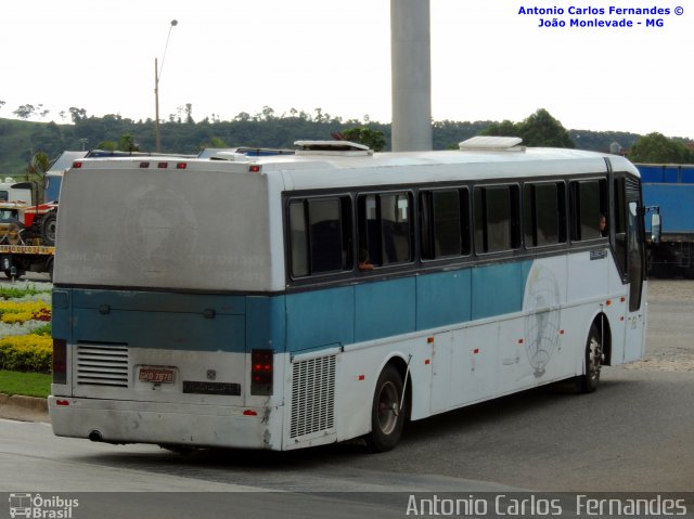 Ônibus Particulares 130 na cidade de João Monlevade, Minas Gerais, Brasil, por Antonio Carlos Fernandes. Número da foto: #2054456.
