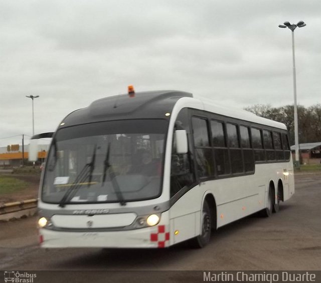 Ônibus Particulares  na cidade de , por Douglas Alvim. ID da foto: 2055487.