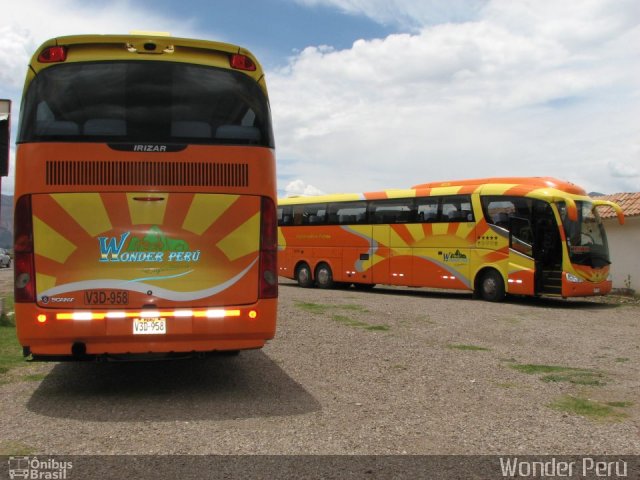 Ônibus Particulares V3D958 na cidade de Cuzco, Cuzco, Cuzco, Peru, por Douglas Alvim. ID da foto: 2057474.