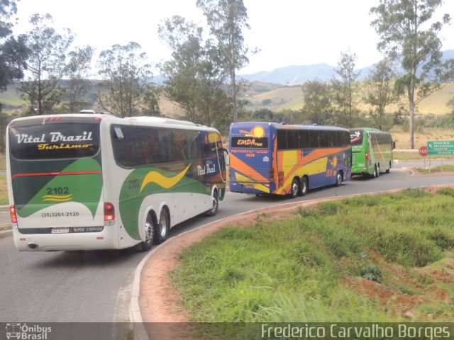 Auto Viação Vital Brazil 2102 na cidade de Pouso Alto, Minas Gerais, Brasil, por Frederico Carvalho Borges. Número da foto: #2026051.