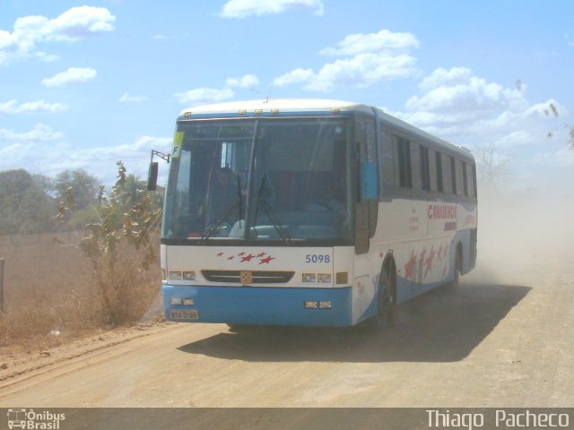 Ônibus Particulares 5098 na cidade de São João das Missões, Minas Gerais, Brasil, por Thiago  Pacheco. ID da foto: 2069081.