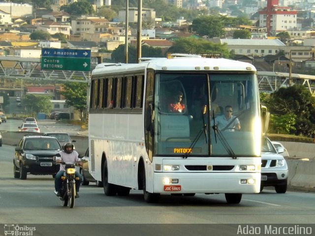 Ônibus Particulares JOE5865 na cidade de Belo Horizonte, Minas Gerais, Brasil, por Adão Raimundo Marcelino. Número da foto: #2069026.