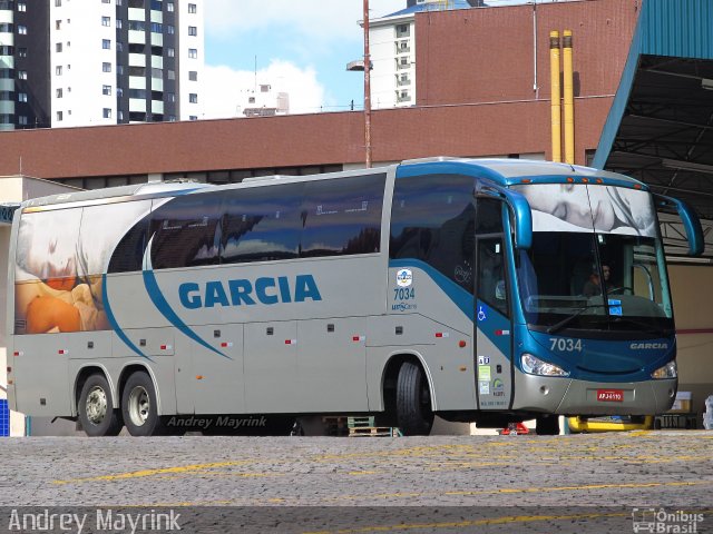 Viação Garcia 7034 na cidade de Curitiba, Paraná, Brasil, por Andrey Gustavo. ID da foto: 2073951.