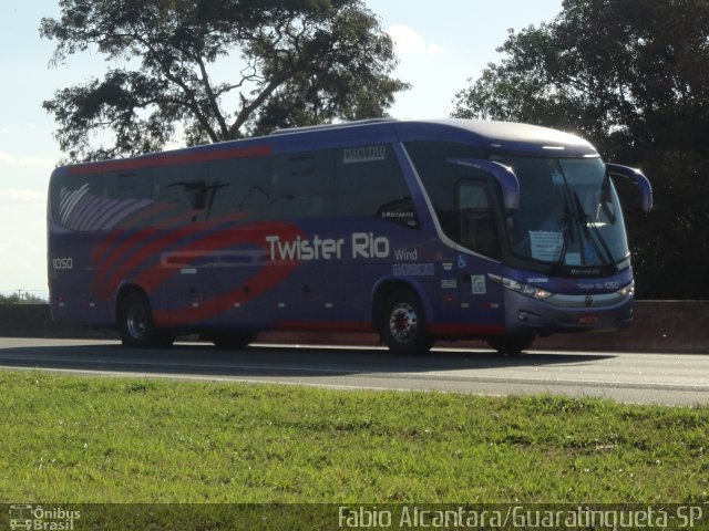 Twister Rio Transporte e Turismo 1050 na cidade de Guaratinguetá, São Paulo, Brasil, por Fabio Alcantara. Número da foto: #2079737.