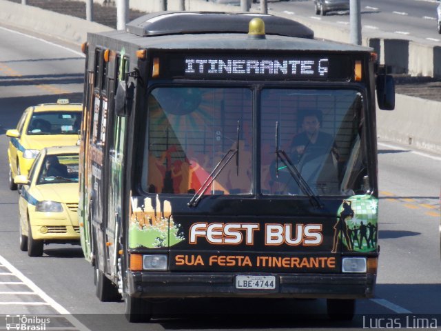 Ônibus Particulares FEST BUS na cidade de Rio de Janeiro, Rio de Janeiro, Brasil, por Lucas Lima. ID da foto: 2079568.