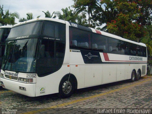 Auto Viação Catarinense 2062 na cidade de Blumenau, Santa Catarina, Brasil, por Rafael Cmte Rodonave. ID da foto: 2028187.