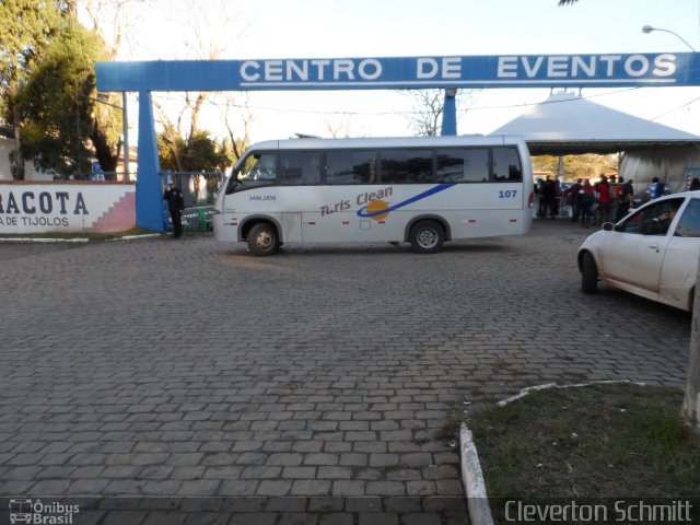 Turis Clean 107 na cidade de Santa Maria, Rio Grande do Sul, Brasil, por Cleverton Schmitt. Número da foto: #2033760.