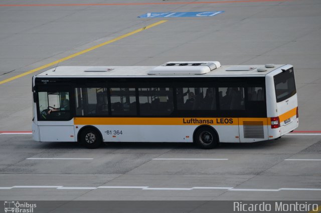 Ônibus Particulares 81 364 na cidade de , por Ricardo Silva Monteiro. ID da foto: 2035760.