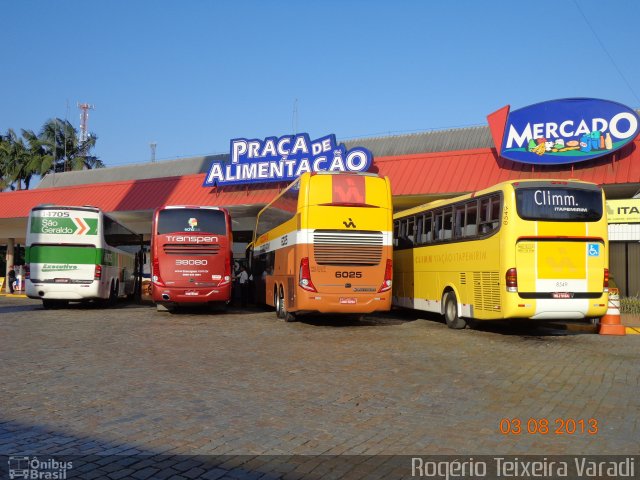 Viação Itapemirim 6025 na cidade de Pariquera-Açu, São Paulo, Brasil, por Rogério Teixeira Varadi. Número da foto: #2039837.